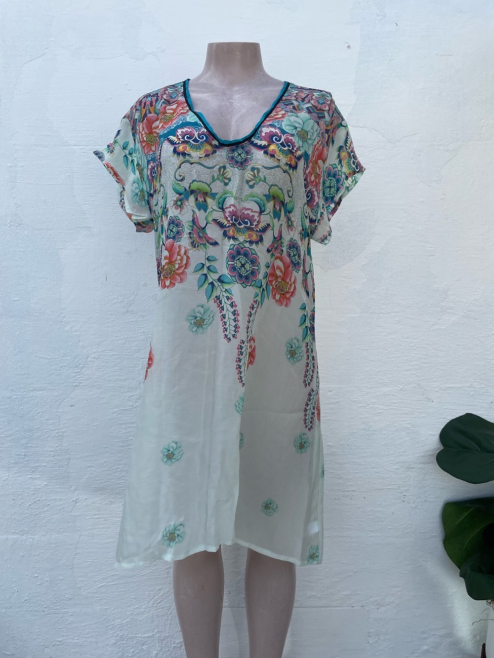 Johnny Was Cream Floral Embroidered Short Sleeve Dress